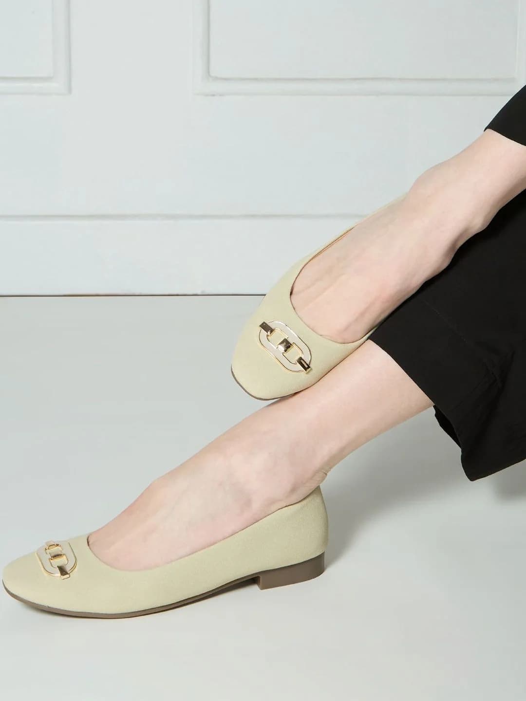 Women's Cream Casual Synthetic Slip-Ons Flats