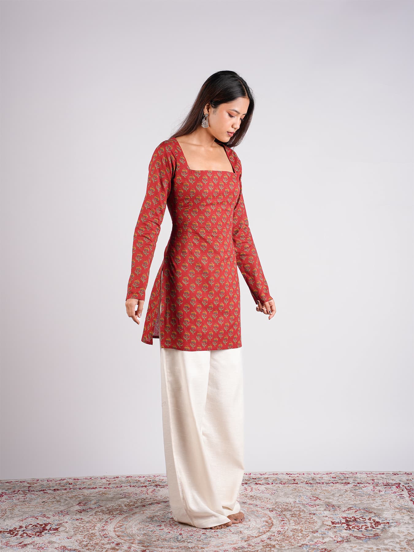 Women's Red Casual Slim Fit Full Sleeves Kurti