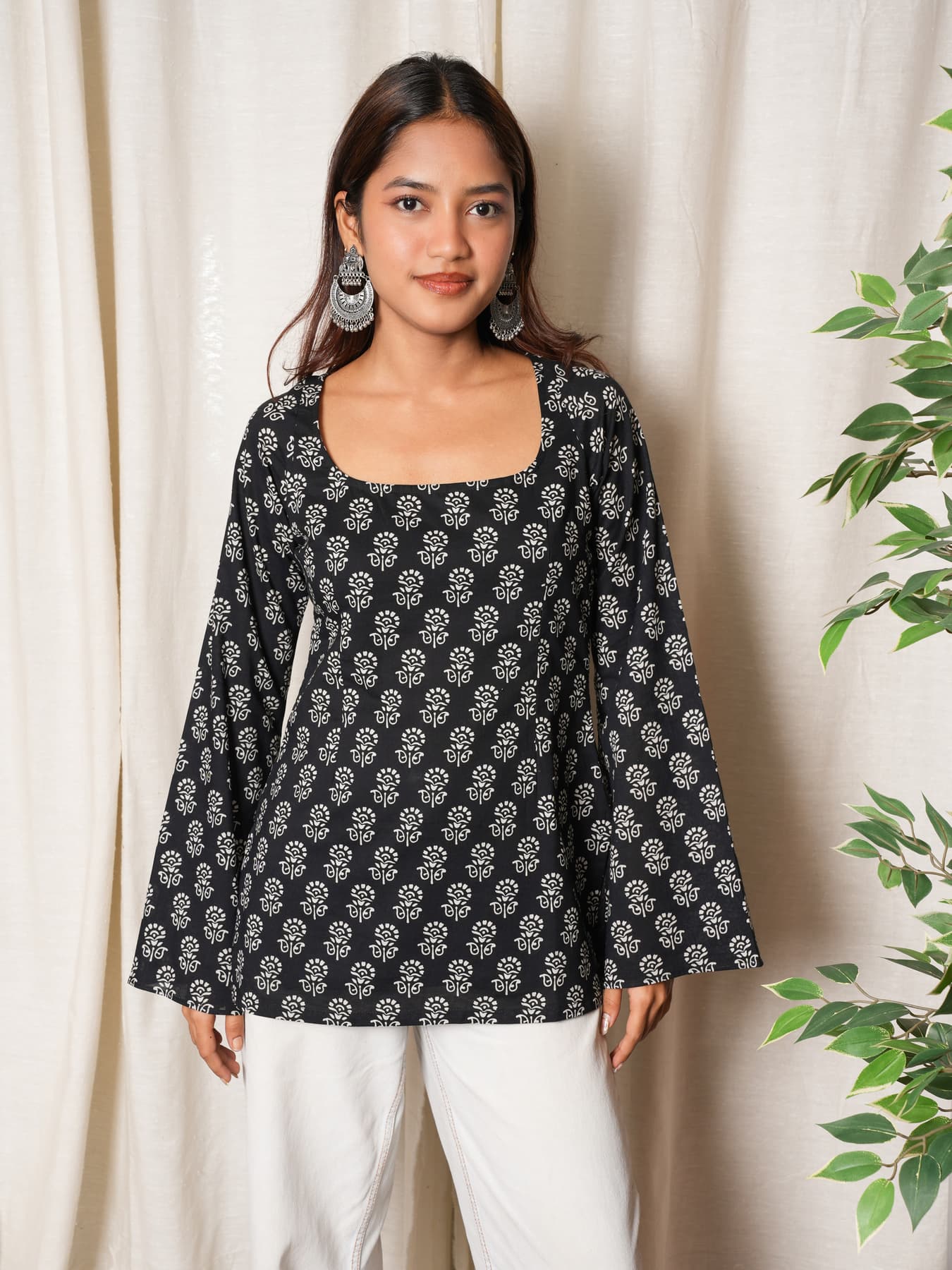 Women's Black Casual Slim Fit Full Sleeves Kurti