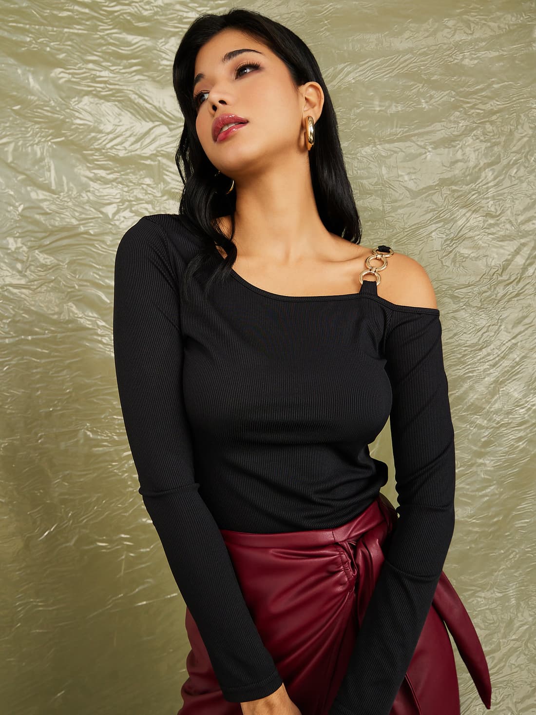 Women's Black Party Solid Slim Fit Asymmetrical Top