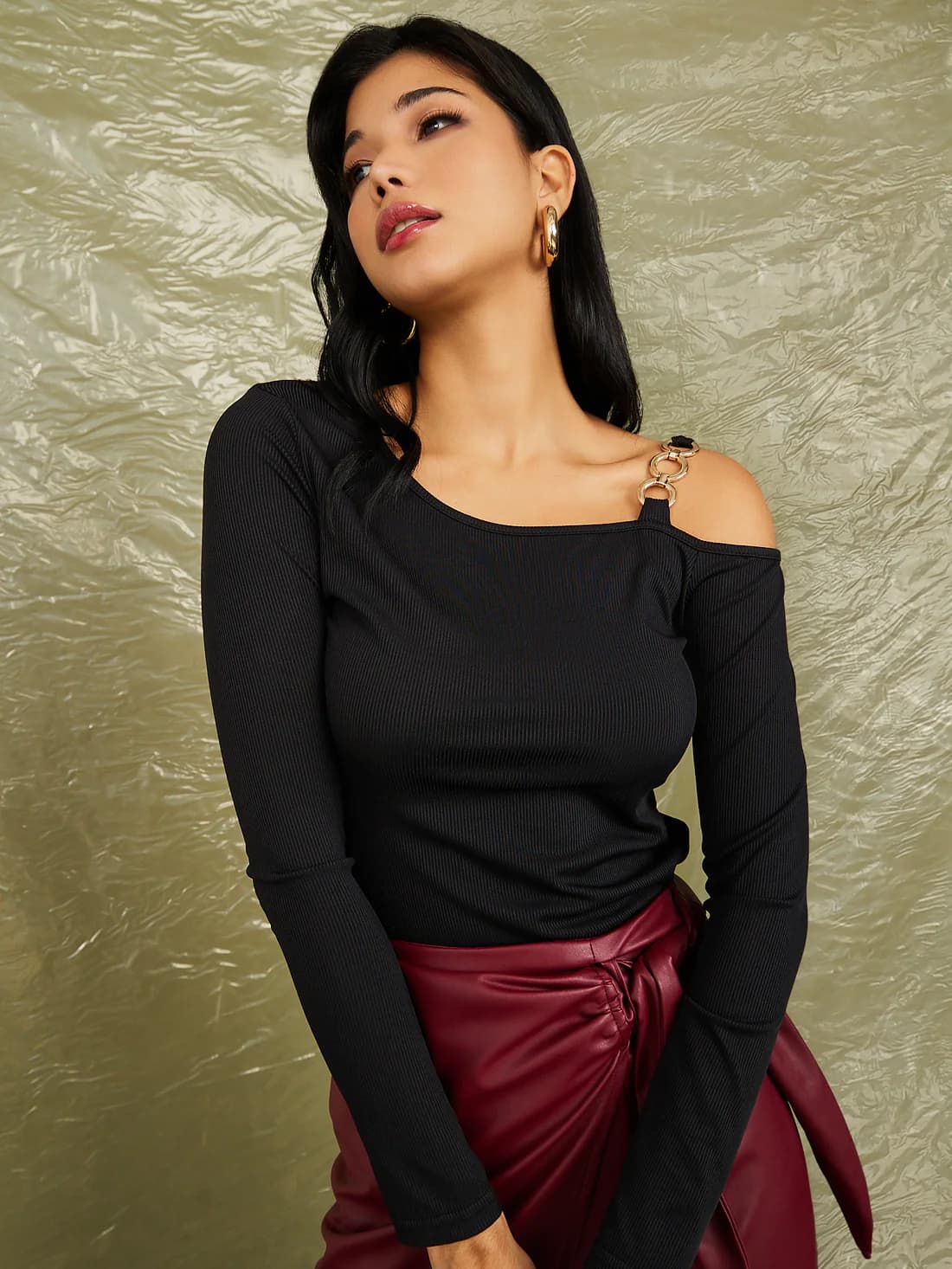 Women's Black Party Solid Slim Fit Asymmetrical Top