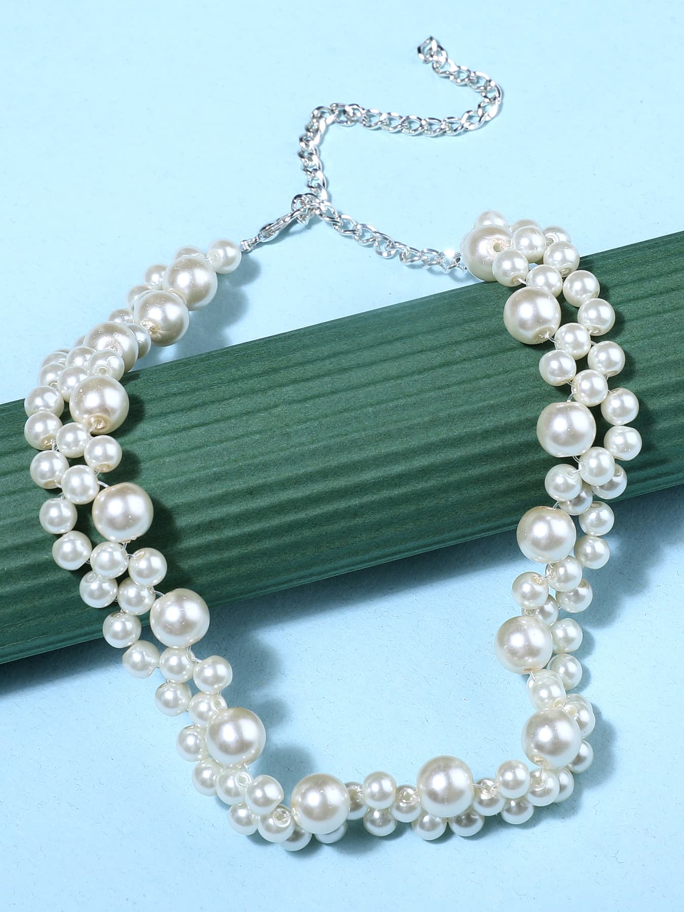 Women's Contemporary Style Pearls Choker Necklace