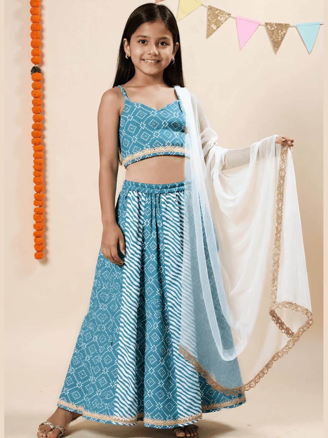 Girls White & Blue Casual Printed V-Neck Ethnic Clothing Set