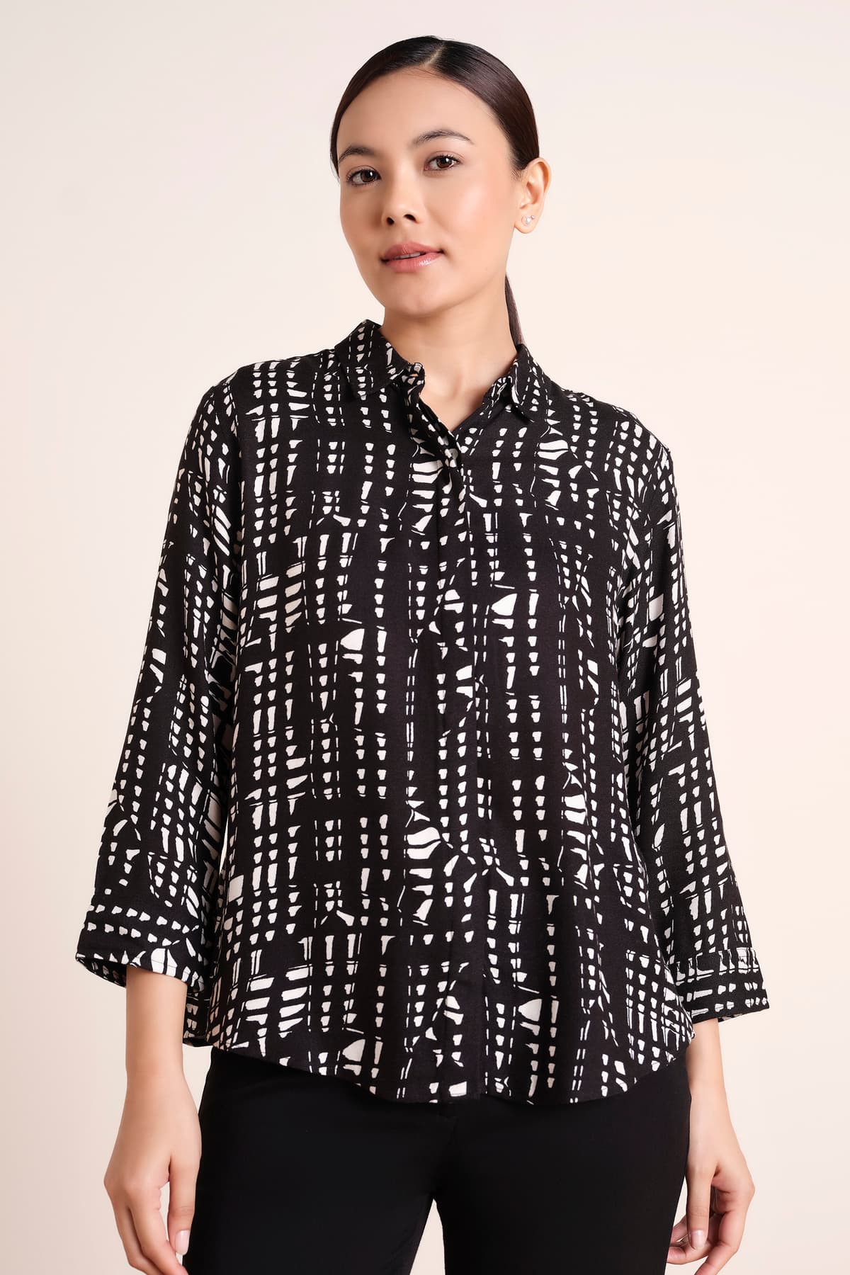 Women Black Viscose Rayon Casual Spread Collar Three-Quarter Sleeves Shirt