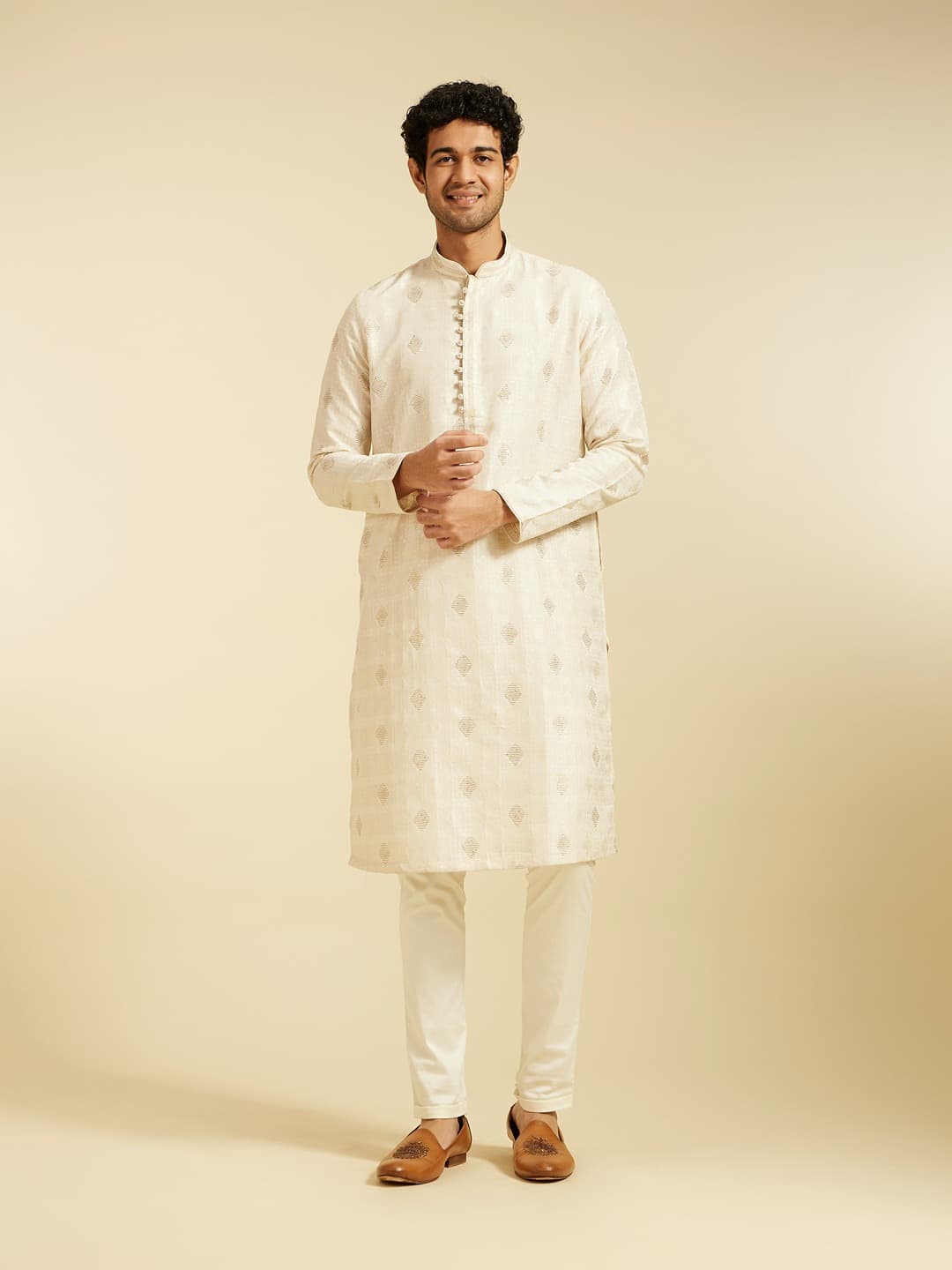 Men's Cream White Diamond Patterned Kurta with Potli Buttons