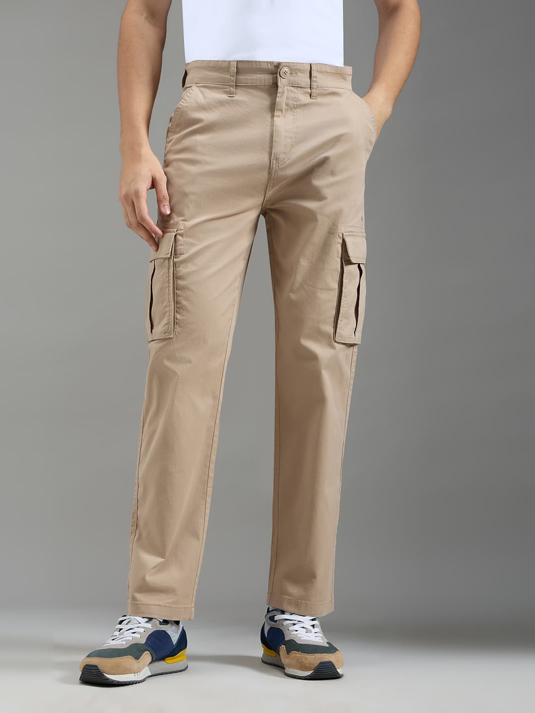 Men's Beige Casual Straight Fit Mid Rise Cargos