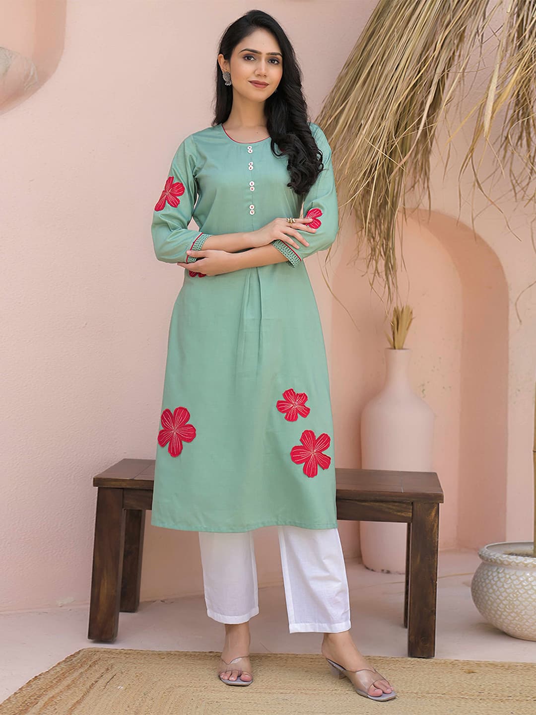 Women's Green Floral Embroidered Cotton Blend Straight Kurti