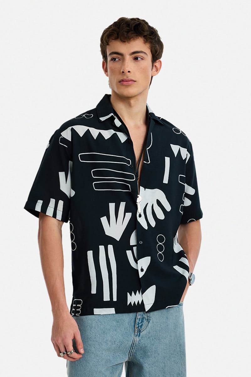 Men's Black Casual Abstract Half Sleeves Shirt