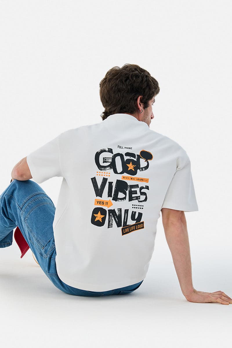 Men's White Casual Graphic Round Neck Half Sleeves Tshirt