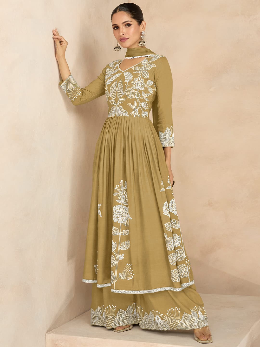 Women's Green Festive Regular Fit Three Quarter Sleeves Salwar Suit