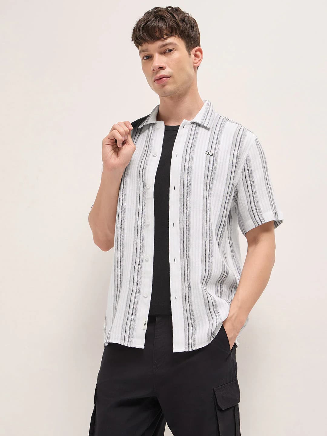 Men's White Woven Vertical Stripe Regular Fit Half-Sleeve Casual Cotton Shirt