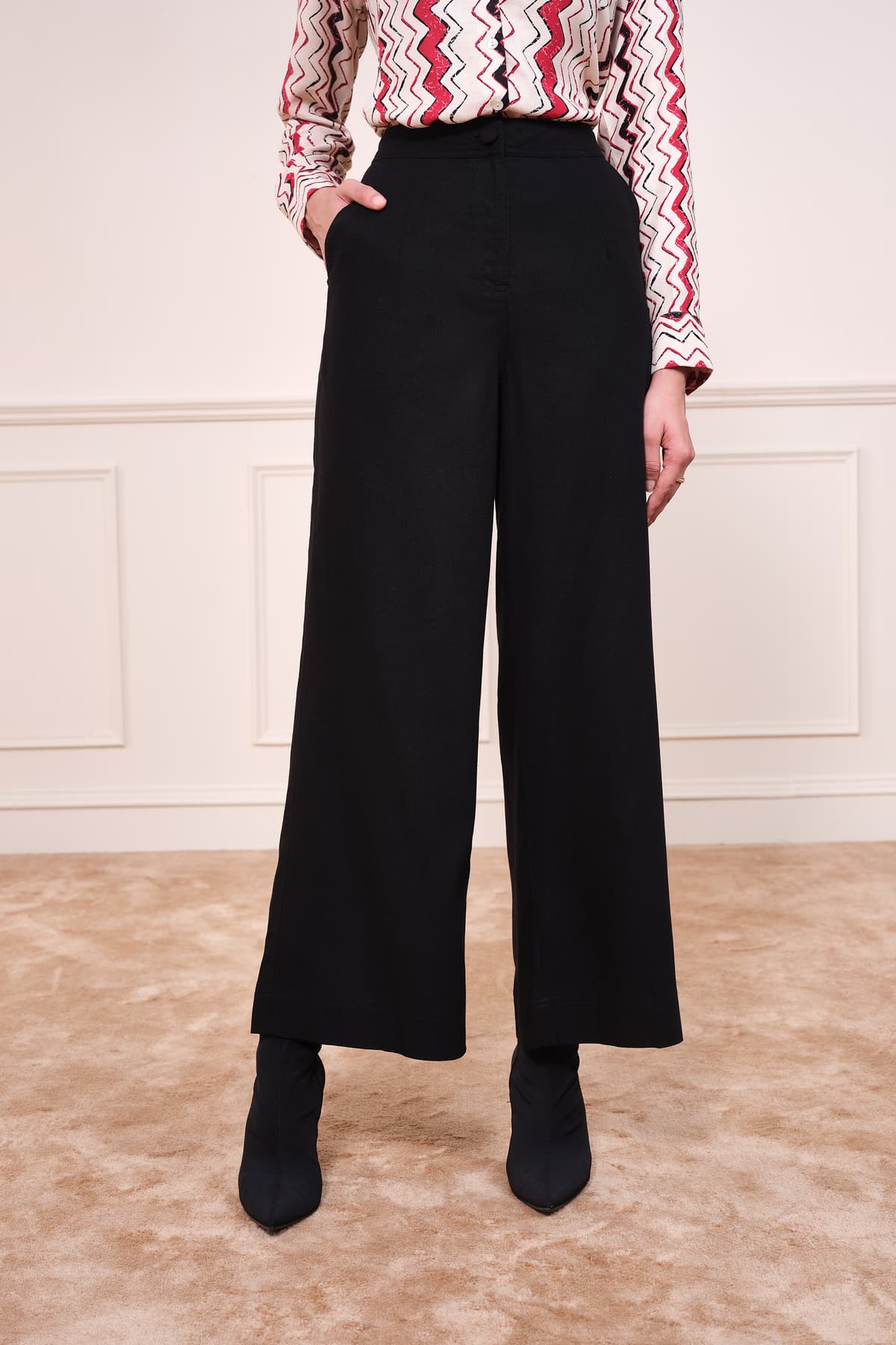 Women's Black Casual Solid Mid Rise Trouser
