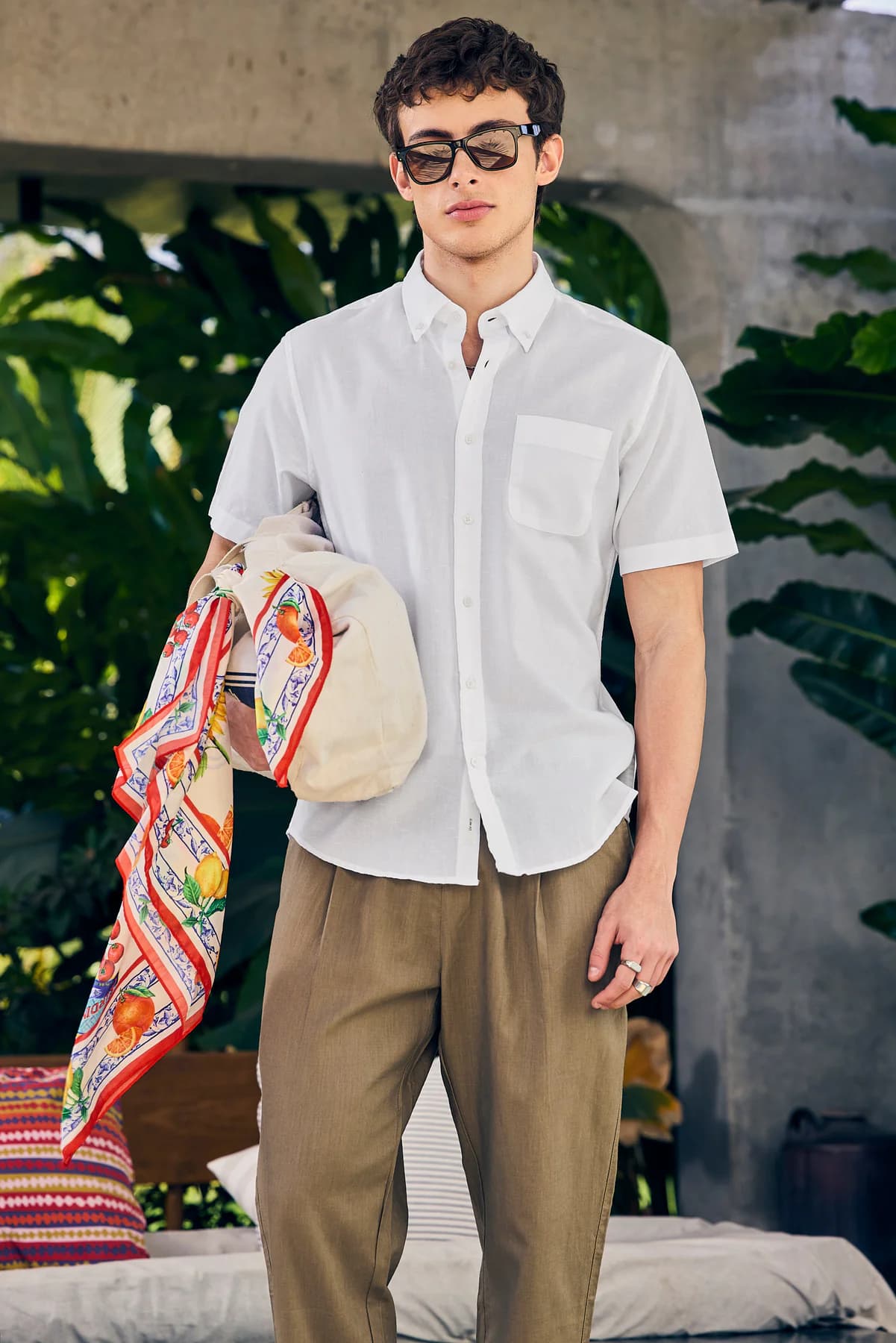 Men's White Casual Slim Fit Solid Half Sleeves Cotton Shirt
