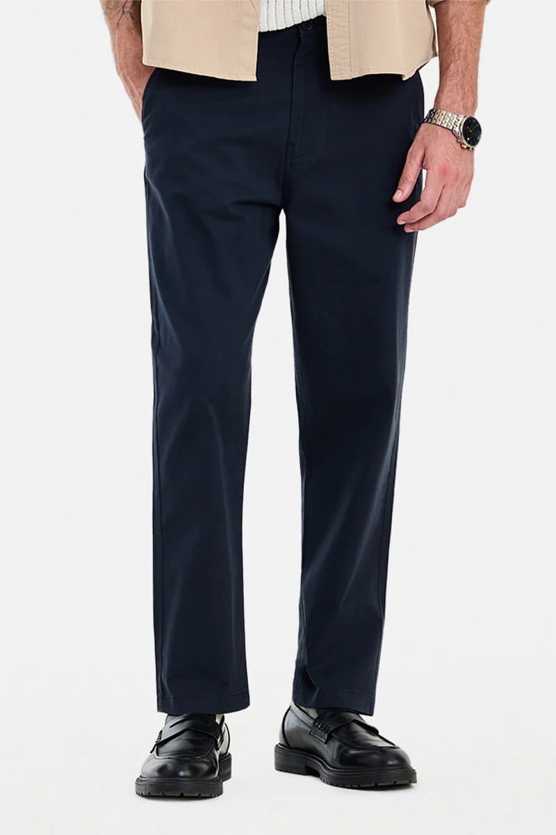 Men's Navy Casual Regular Fit Solid Trouser