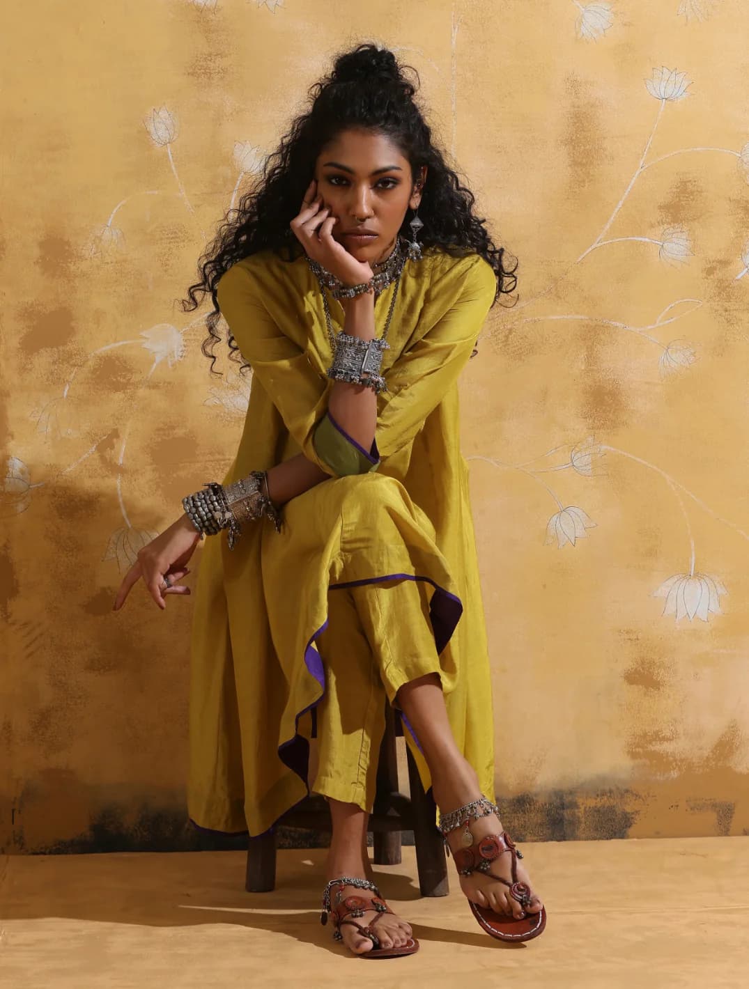 Women's Yellow Casual Solid Split Neck Kurta And Mid Rise Trouser