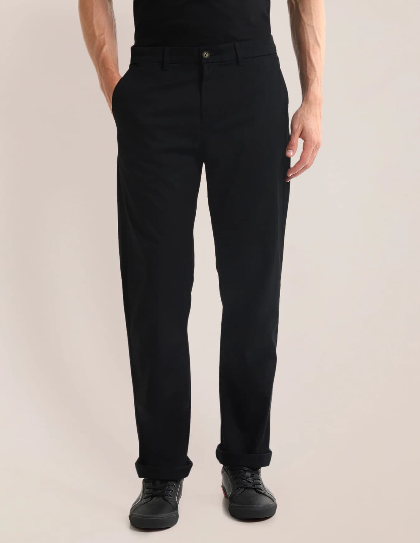 Men's Black Casual Straight Fit Mid Rise Non-Faded Trouser