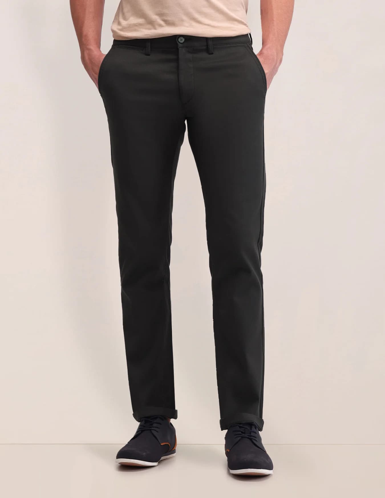 Men's Green Casual Slim Fit Mid Rise Non-Faded Trouser