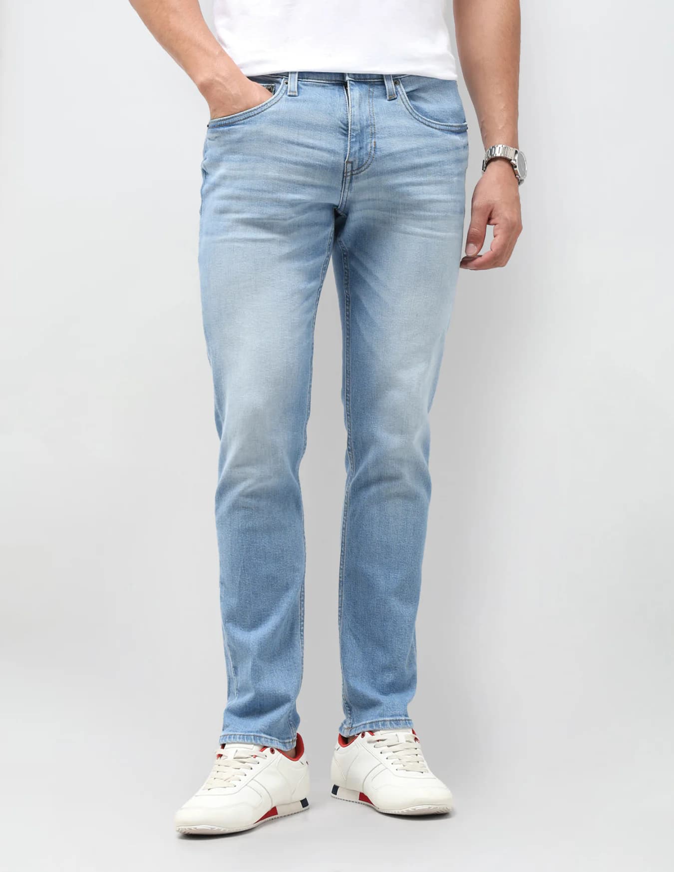 Men's Blue Casual Tapered Fit Mid Rise Clean Look Jeans