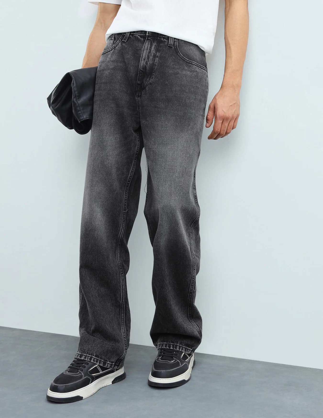 Men's Black Casual Straight Fit Mid Rise Jeans