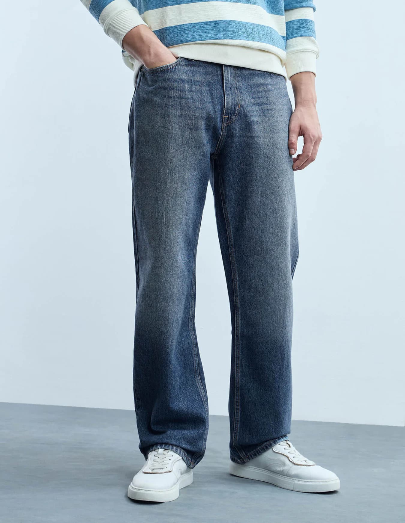 Men's Blue Casual Straight Fit Mid Rise Jeans