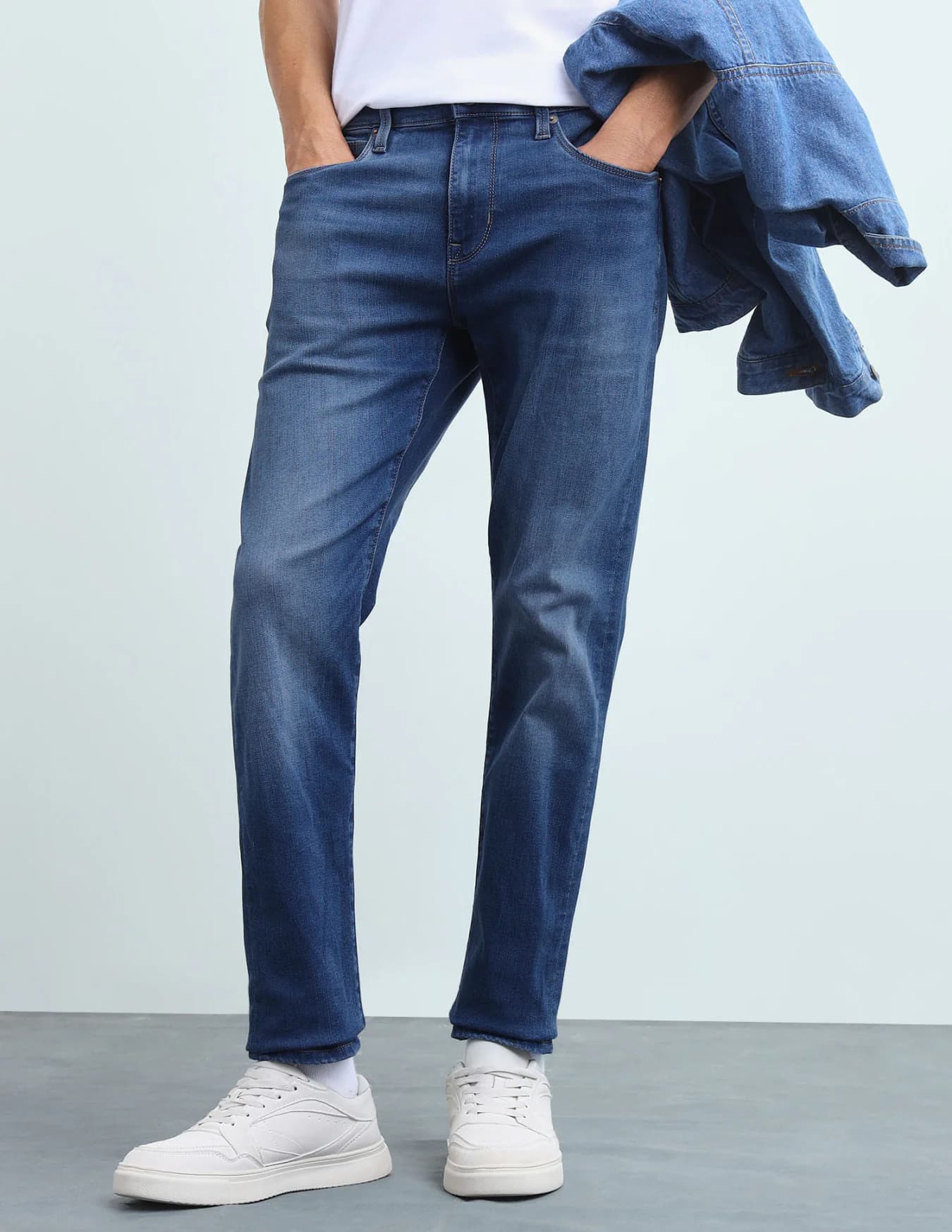 Men's Blue Casual Tapered Fit Mid Rise Jeans