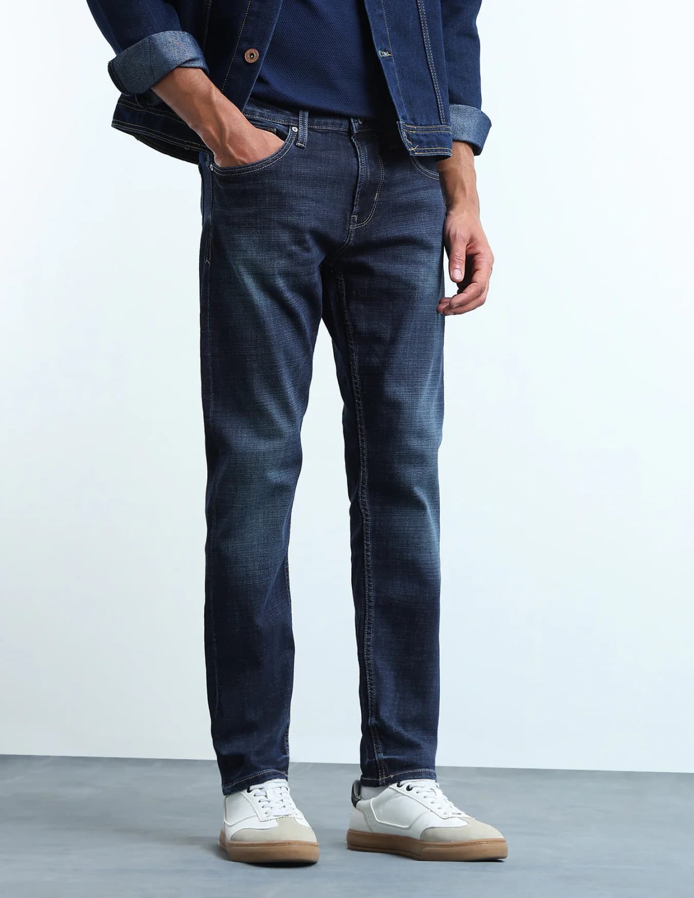 Men's Blue Casual Tapered Fit Mid Rise Jeans