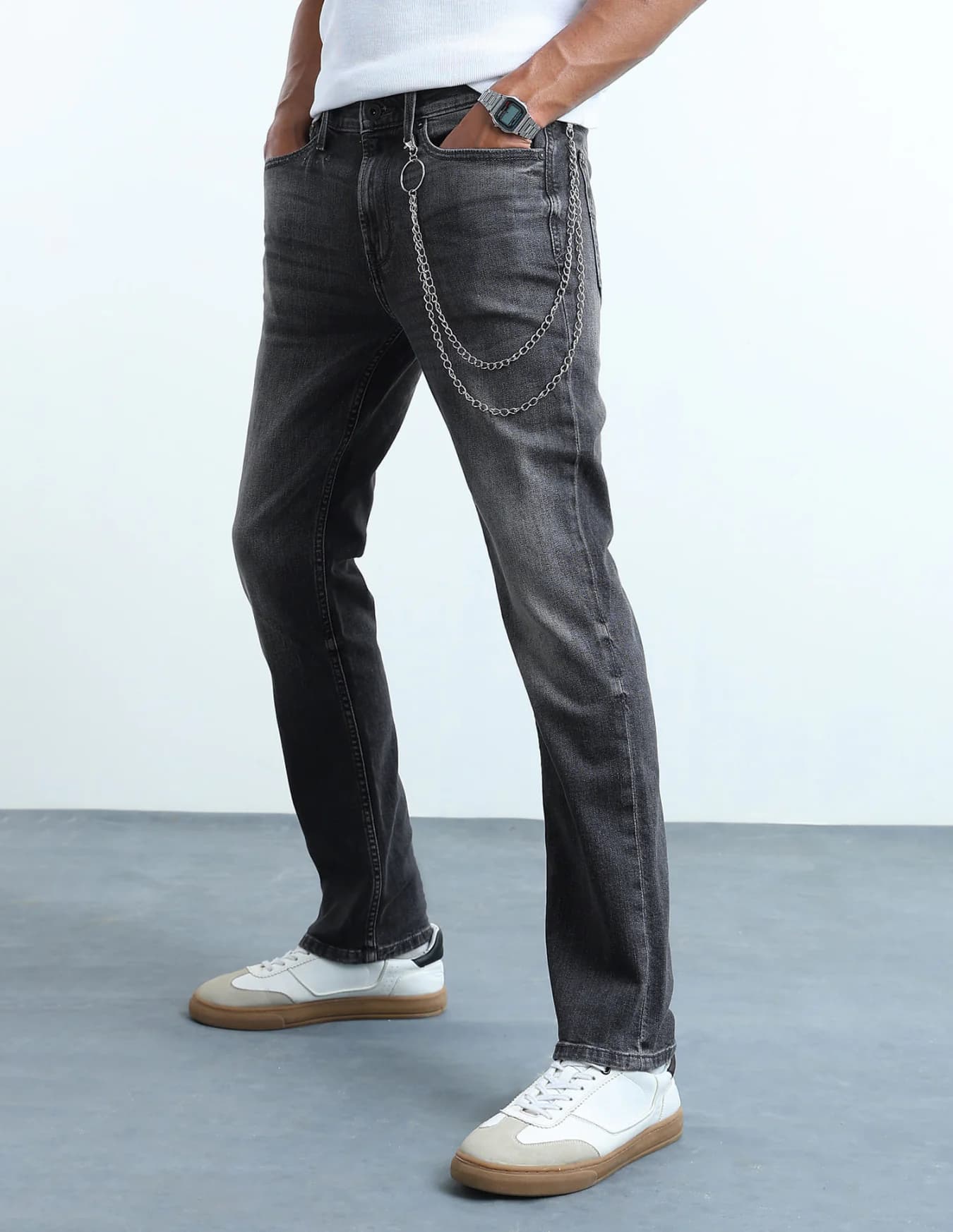 Men's Black Casual Straight Fit Mid Rise Jeans