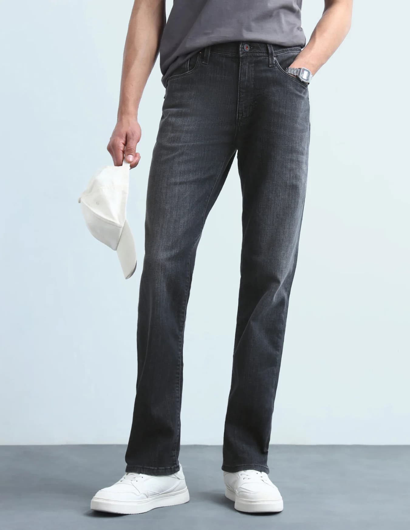 Men's Black Casual Straight Fit Mid Rise Jeans