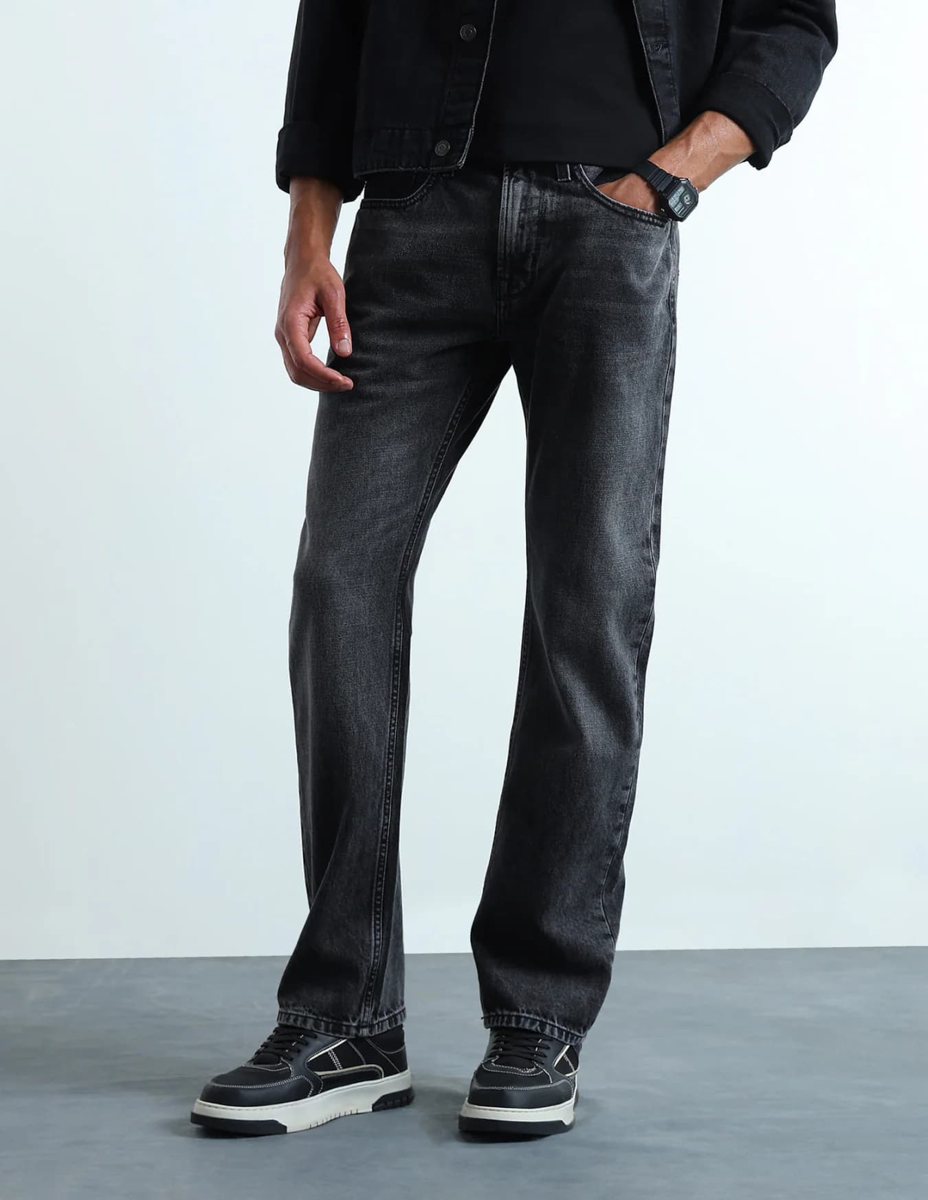 Men's Black Casual Straight Fit Mid Rise Jeans