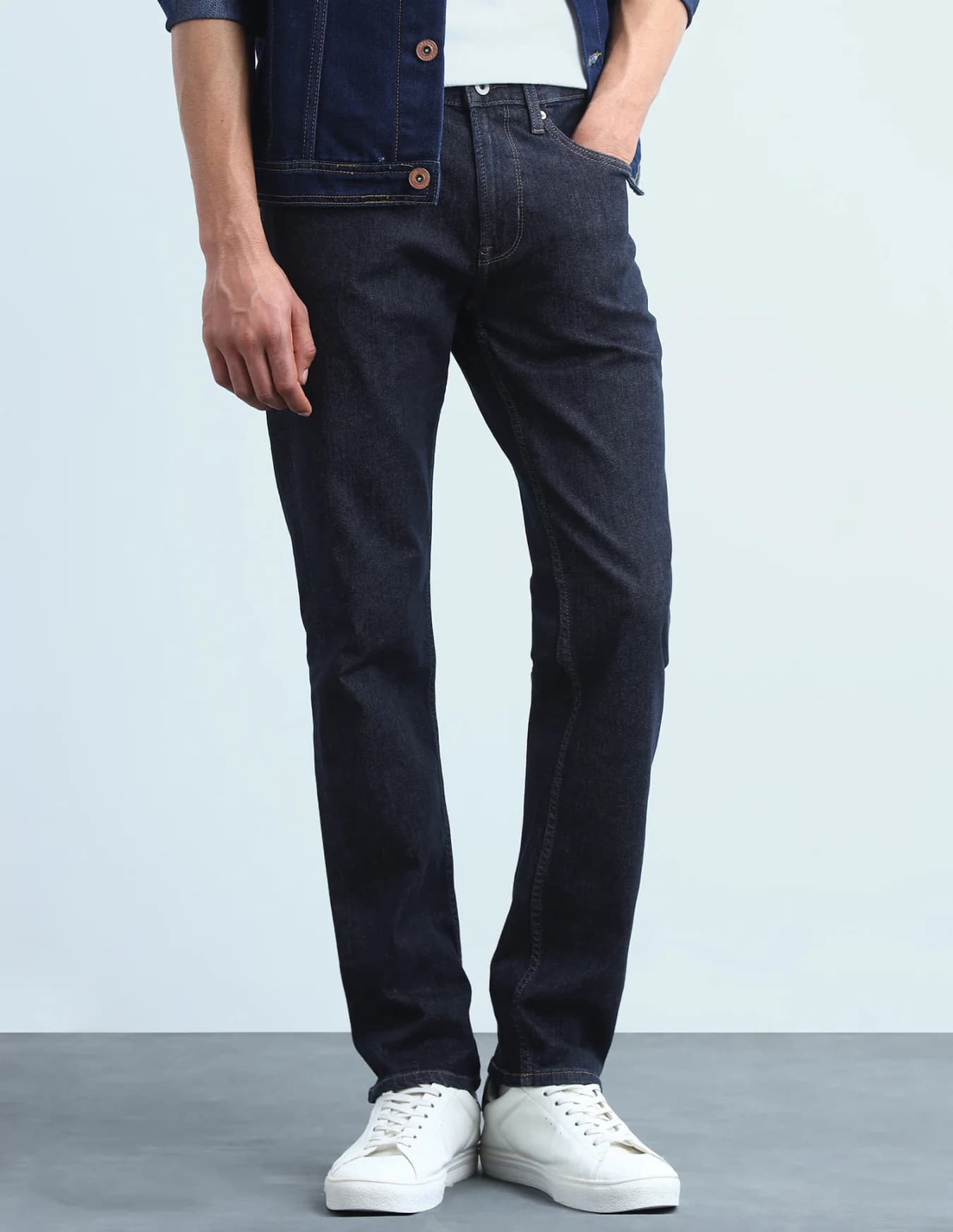 Men's Blue Casual Straight Fit Mid Rise Jeans