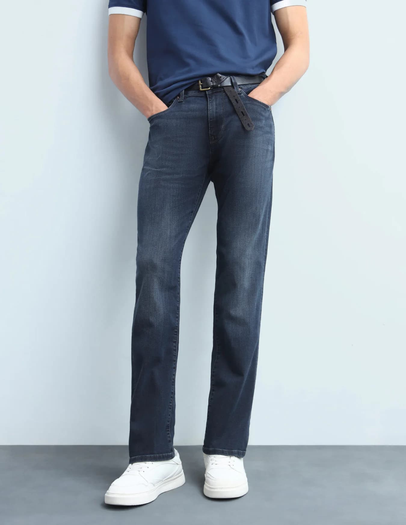 Men's Blue Casual Straight Fit Mid Rise Jeans