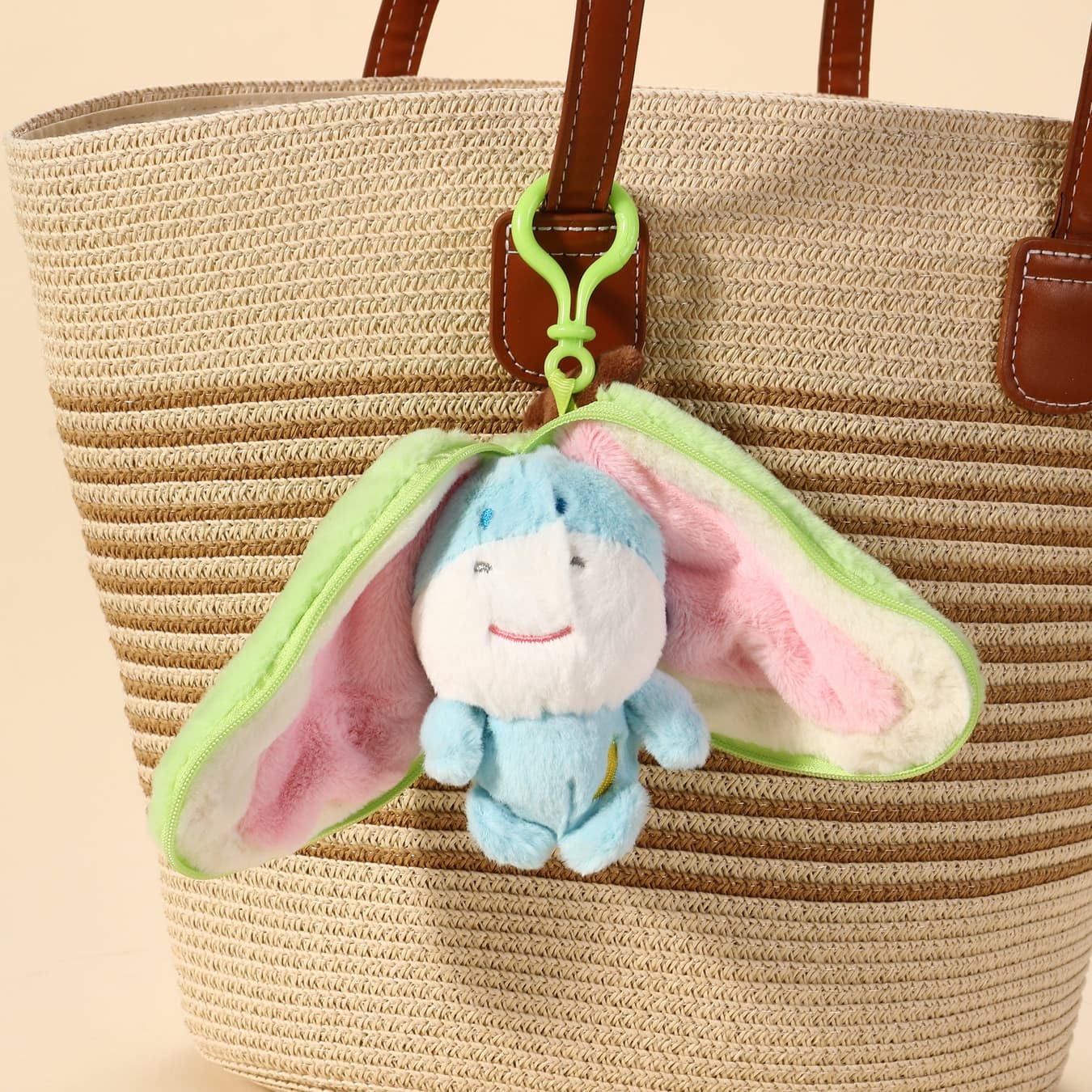 Women's Kawaii Hideaway Plushy Zipper Bag Charm