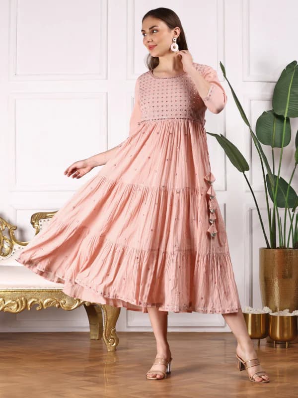 Latest Women Ethnic Dress Collection - Buy Online on Zilo | 60 Min Delivery Latest Women Ethnic Dress Collection - Buy Online on Zilo | 60 Min Delivery