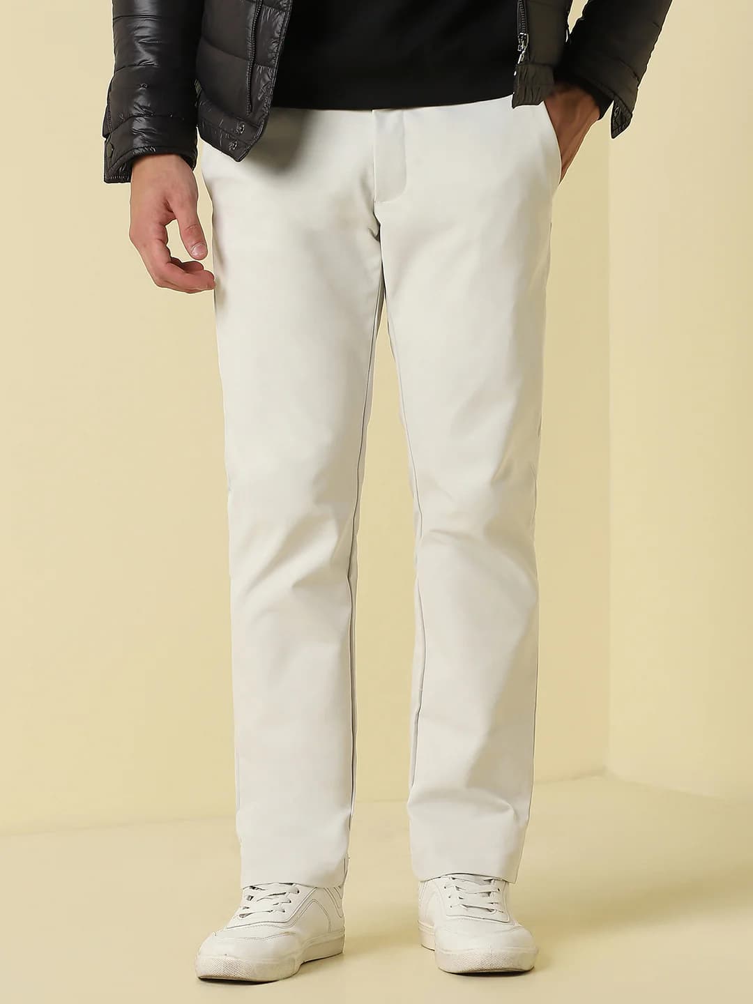 Men's Cream Casual Solid Slim Fit Mid Rise Trouser