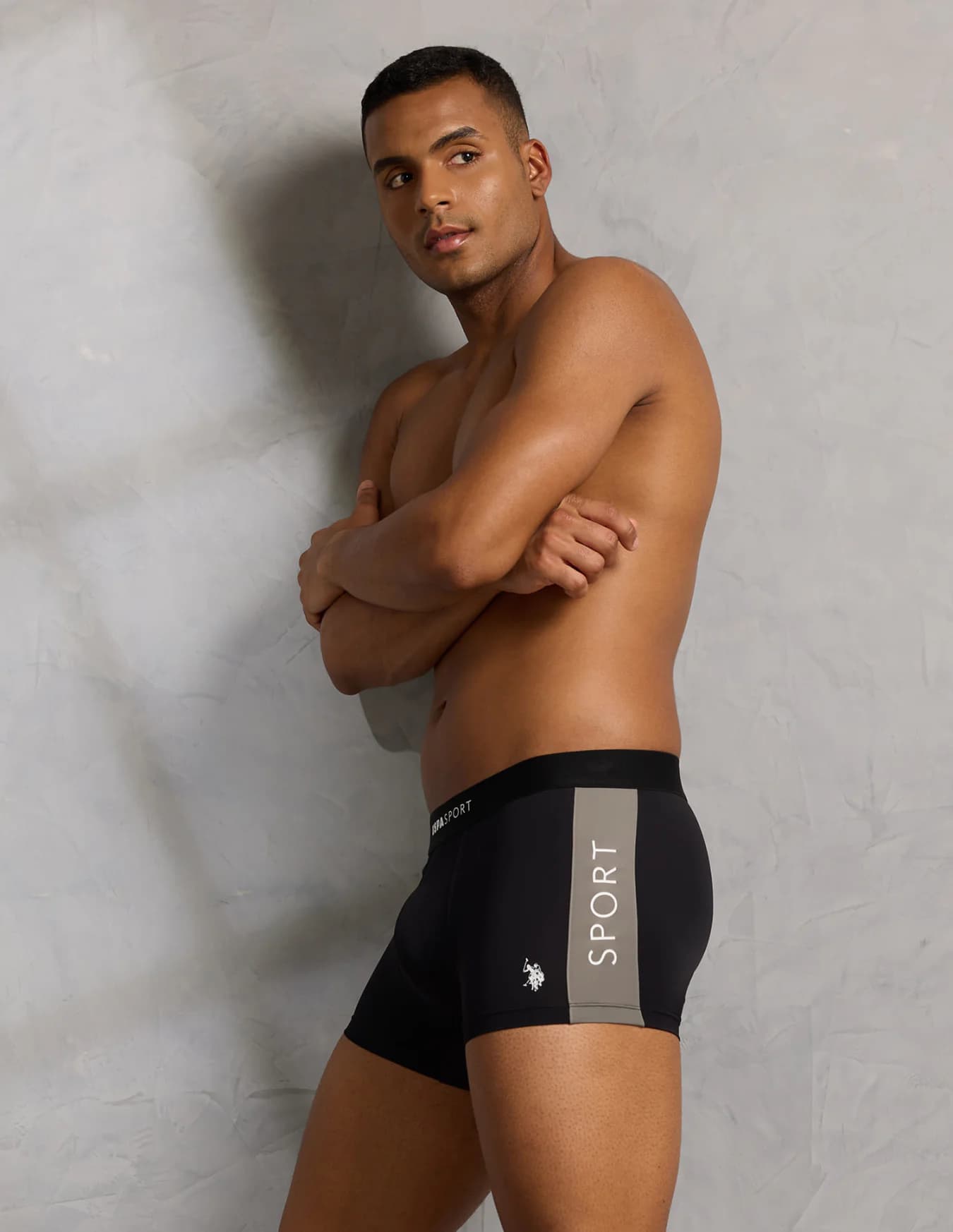 Men's Black Regular Fit Mid Rise Trunks