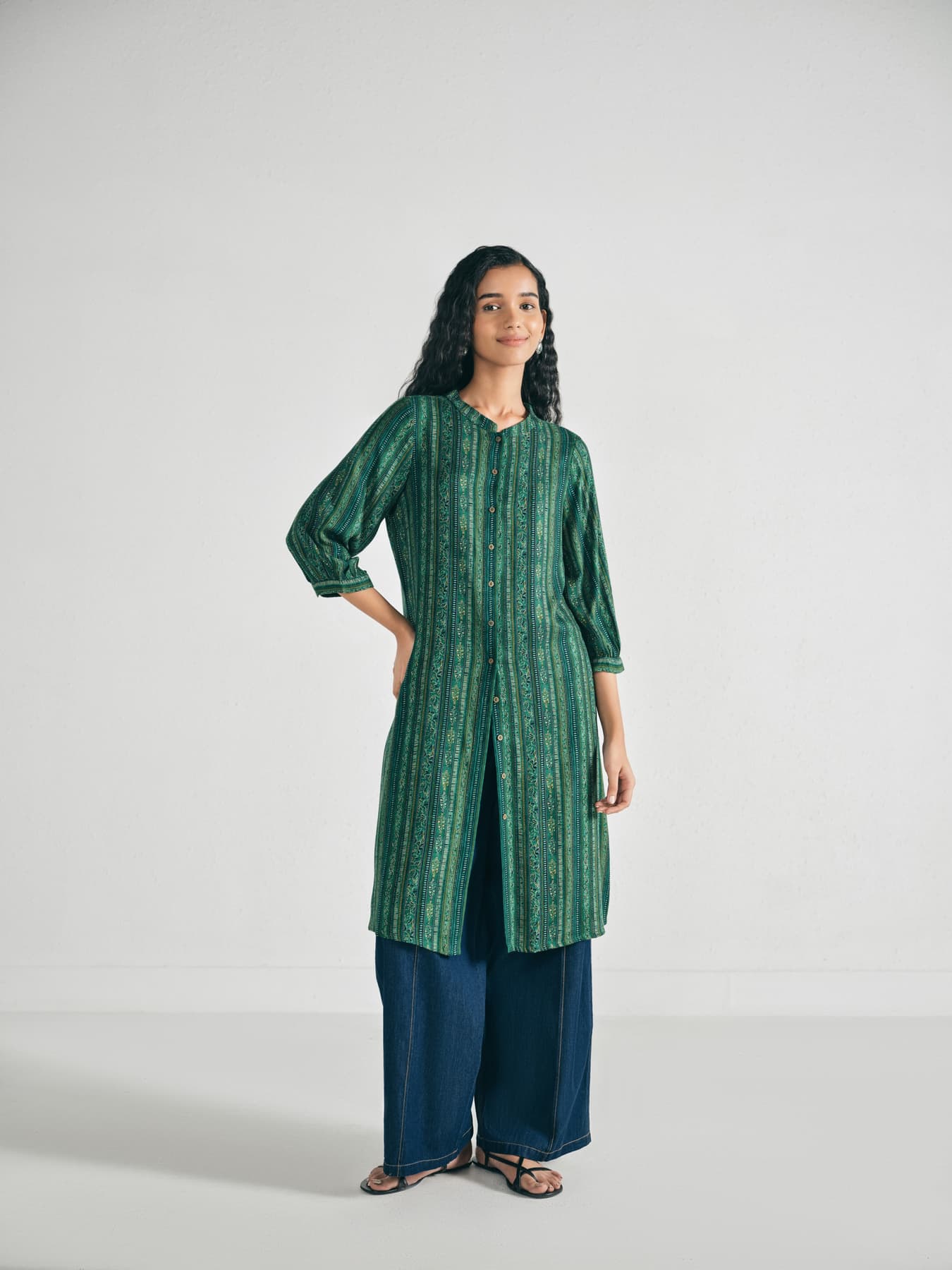 Women's Green Casual Regular Fit Floral Three Quarter Sleeves Kurta