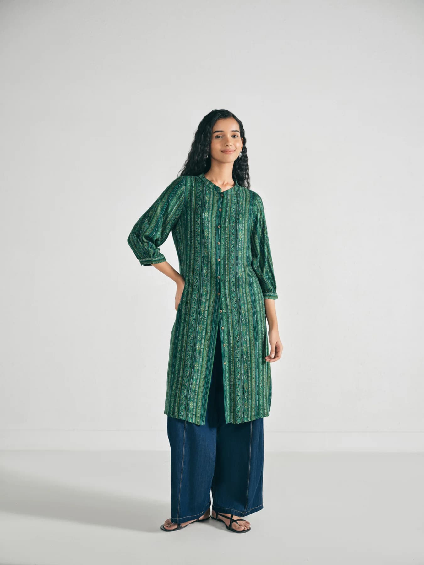 Women's Green Casual Regular Fit Floral Three Quarter Sleeves Kurta