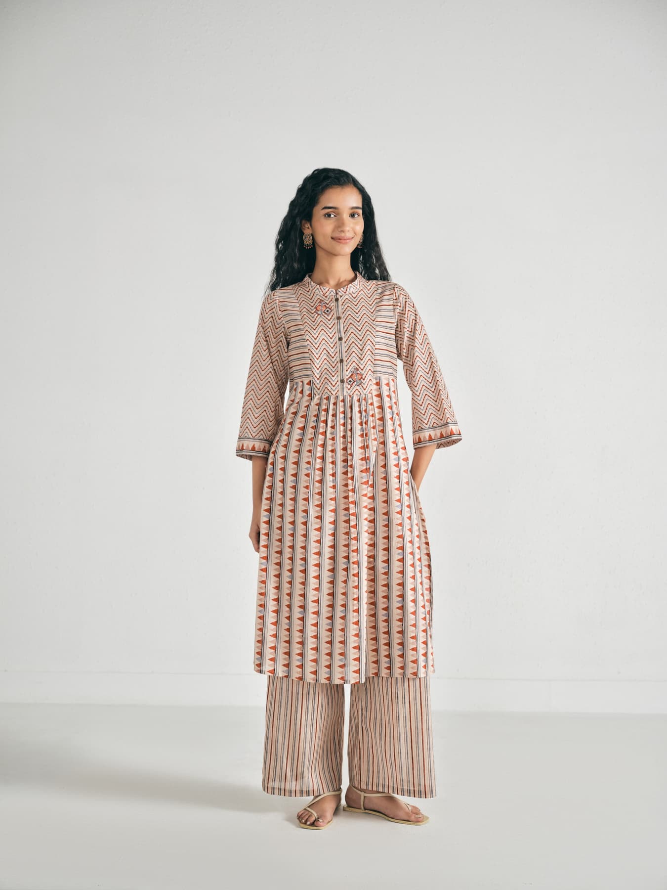 Women's Beige Regular Fit Printed Three Quarter Sleeves Kurta Set