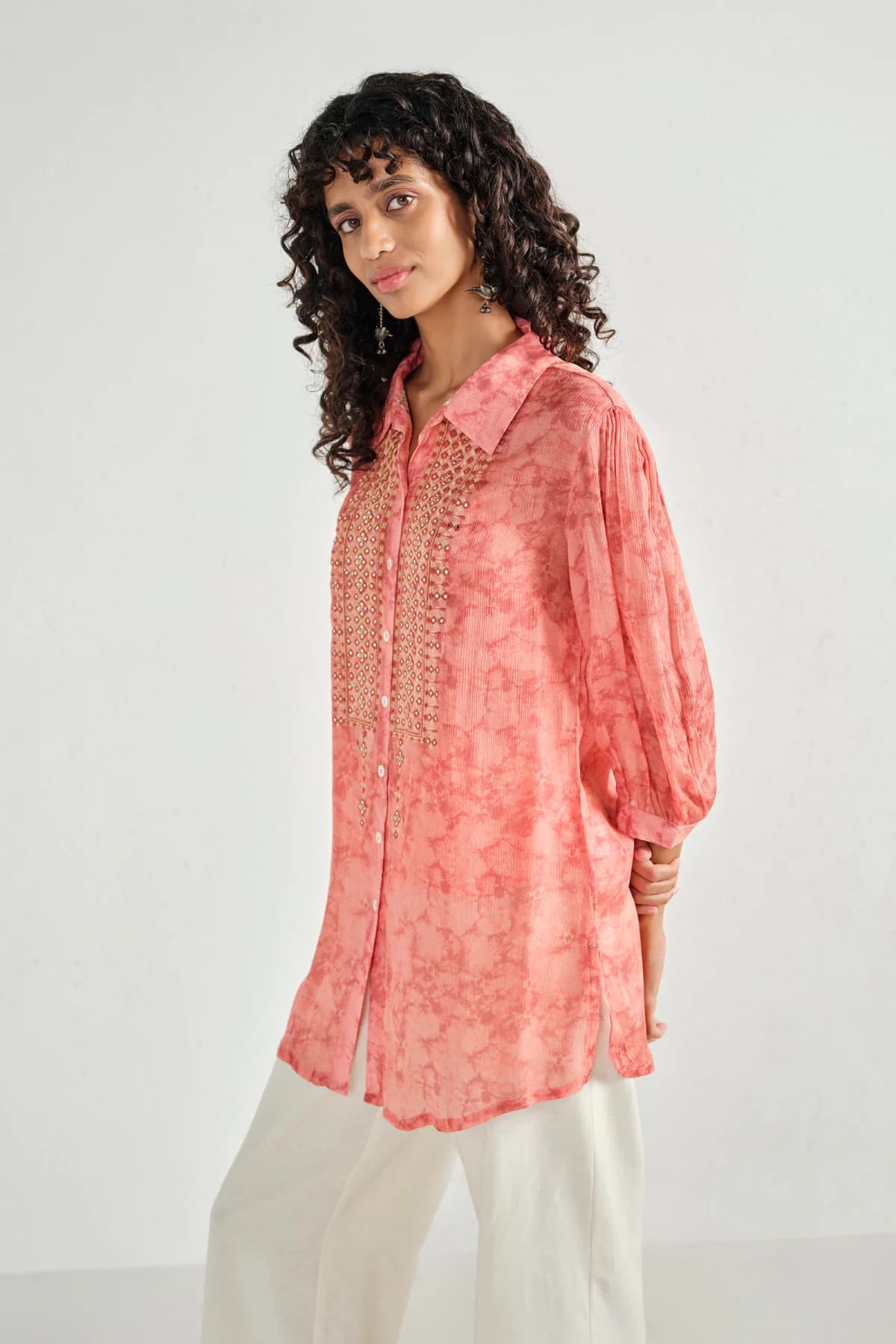 Women's Pink Casual Regular Fit Printed Three Quarter Sleeves Kurti