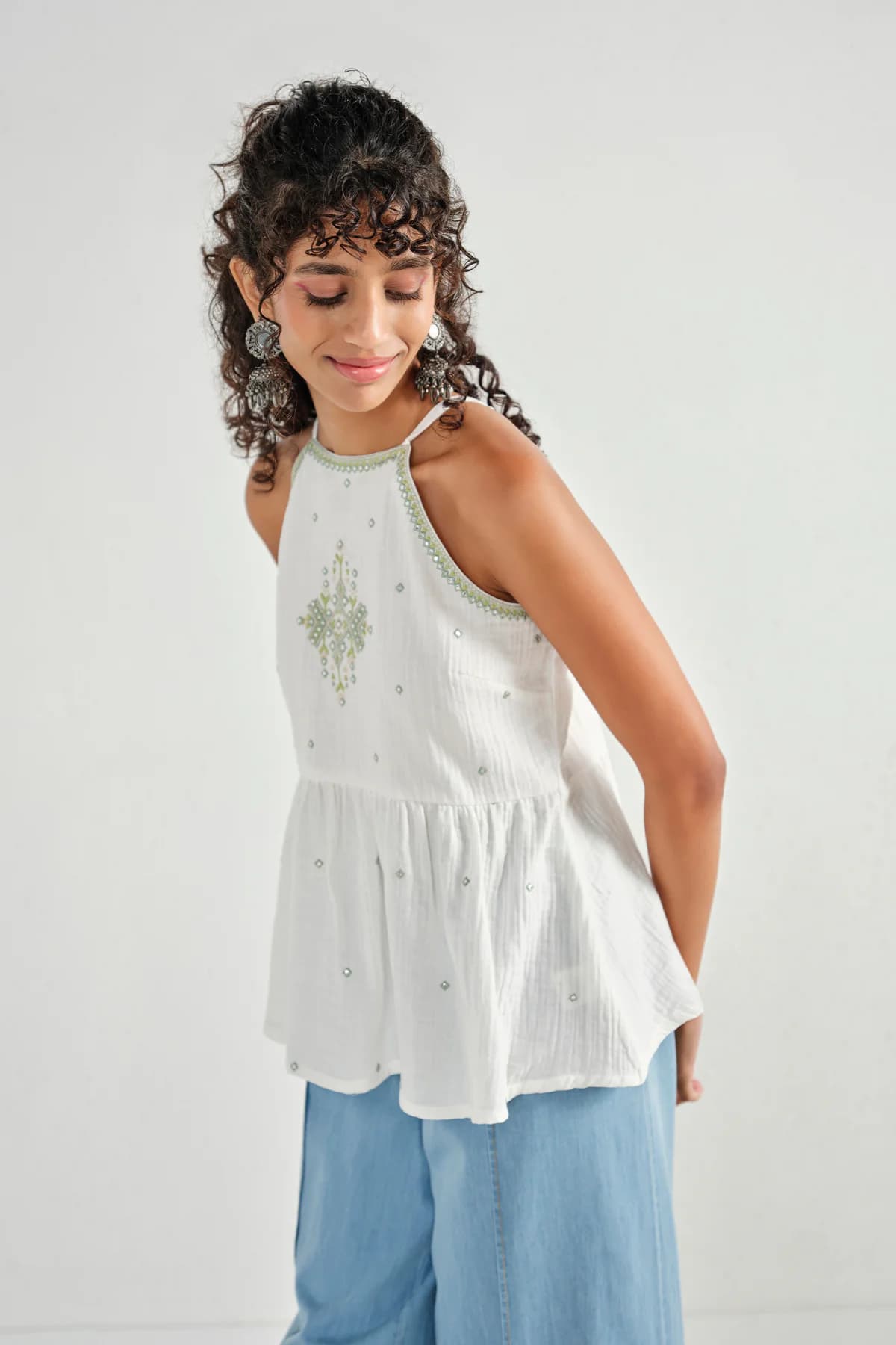 Women's Off White Casual Regular Fit Sleeveless Top