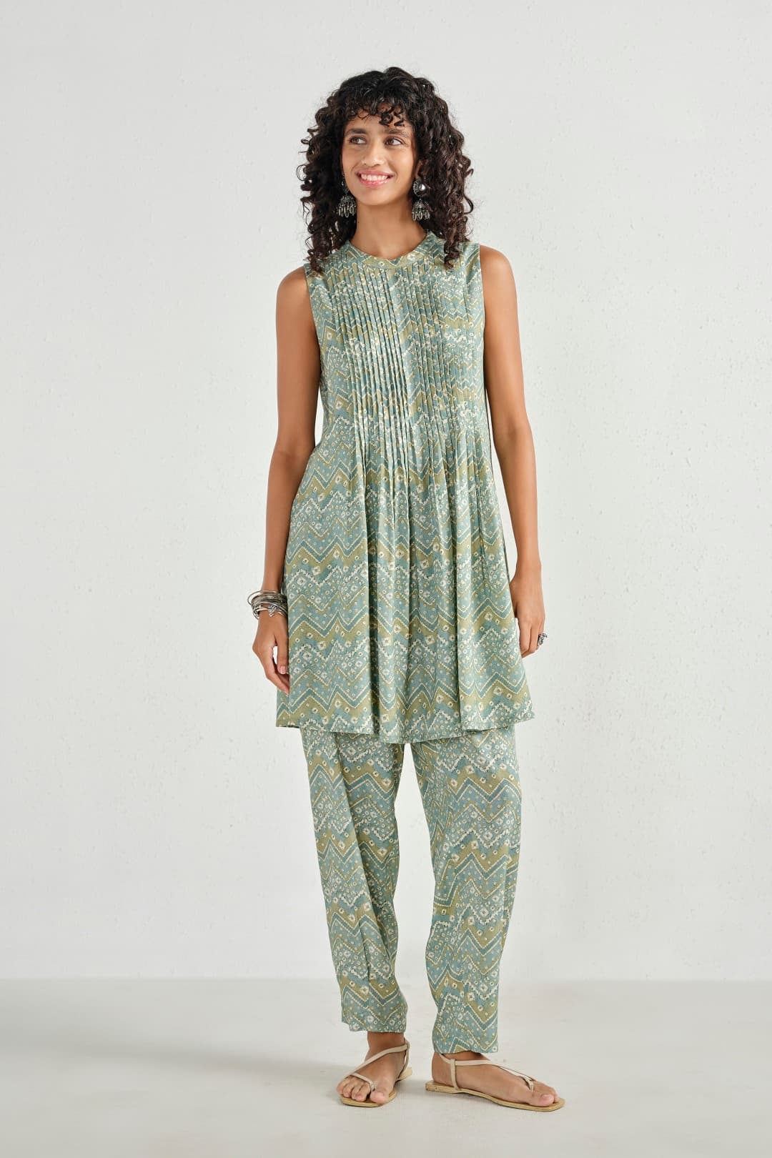 Women's Green Festive Regular Fit Sleeveless Kurta Set