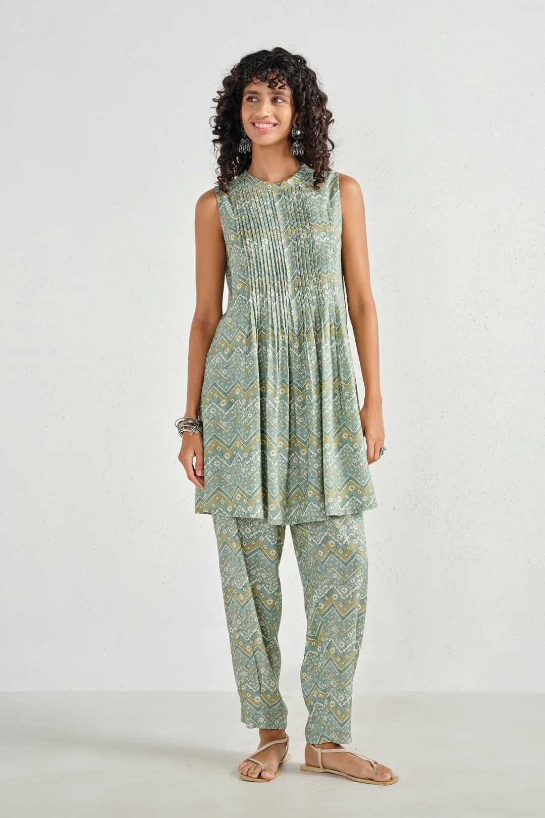 Women's Green Festive Regular Fit Sleeveless Kurta Set