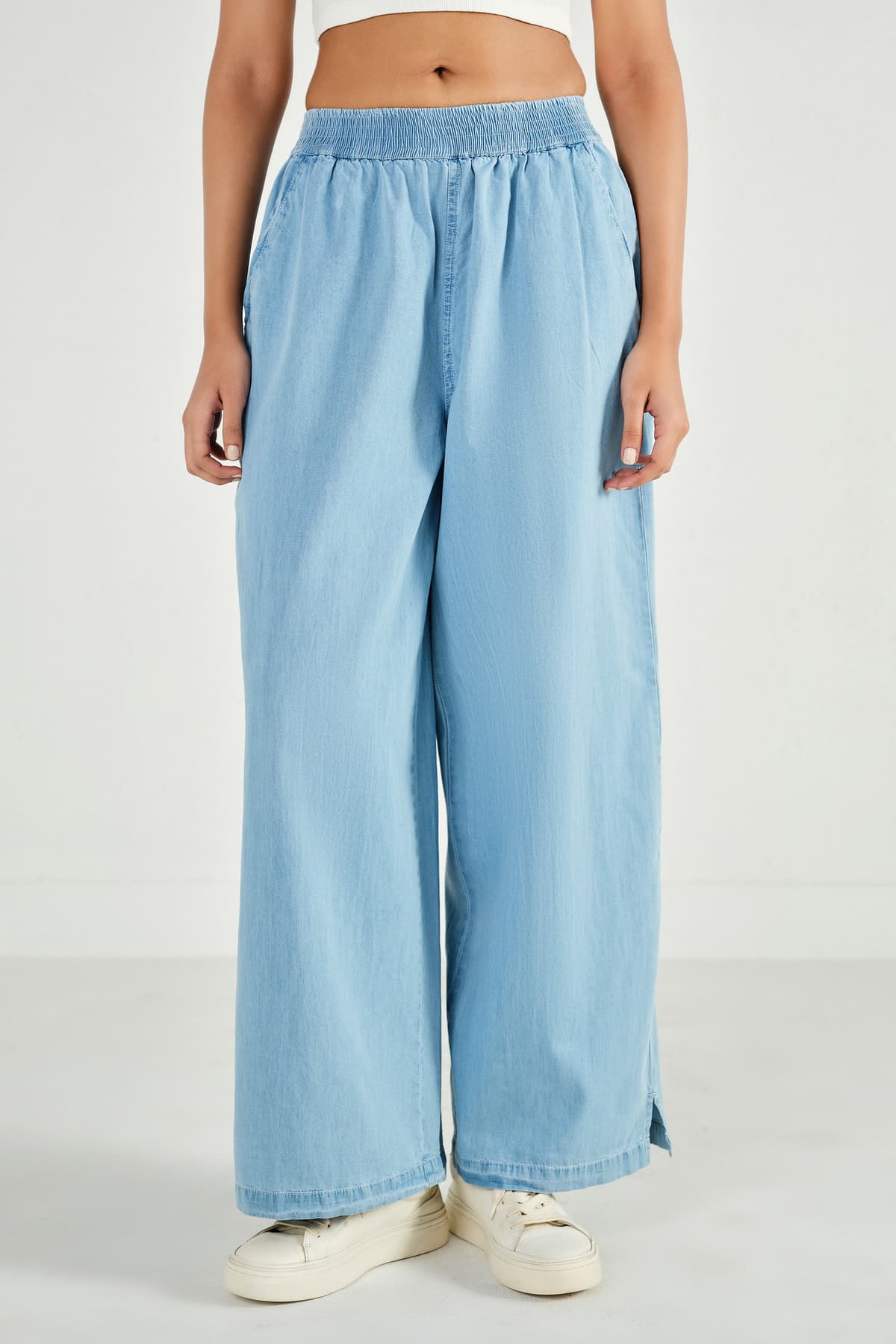 Women's Blue Casual Solid Regular Fit Mid Rise Trouser