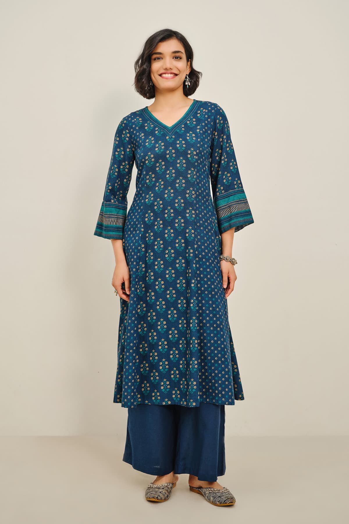 Women's Blue Casual Solid Three Quarter Sleeves Kurta
