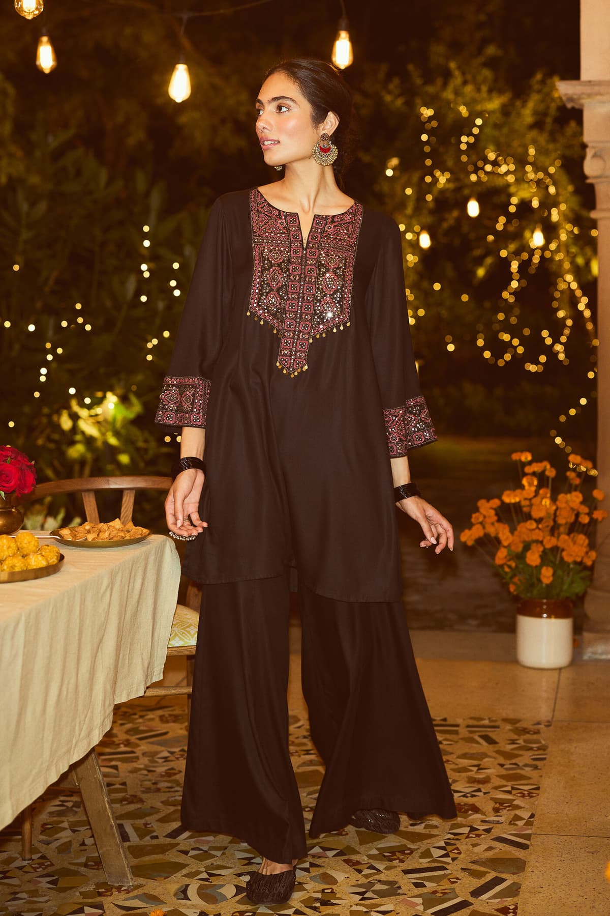 Women's Black Festive Regular Fit Three Quarter Sleeves Kurta Sets