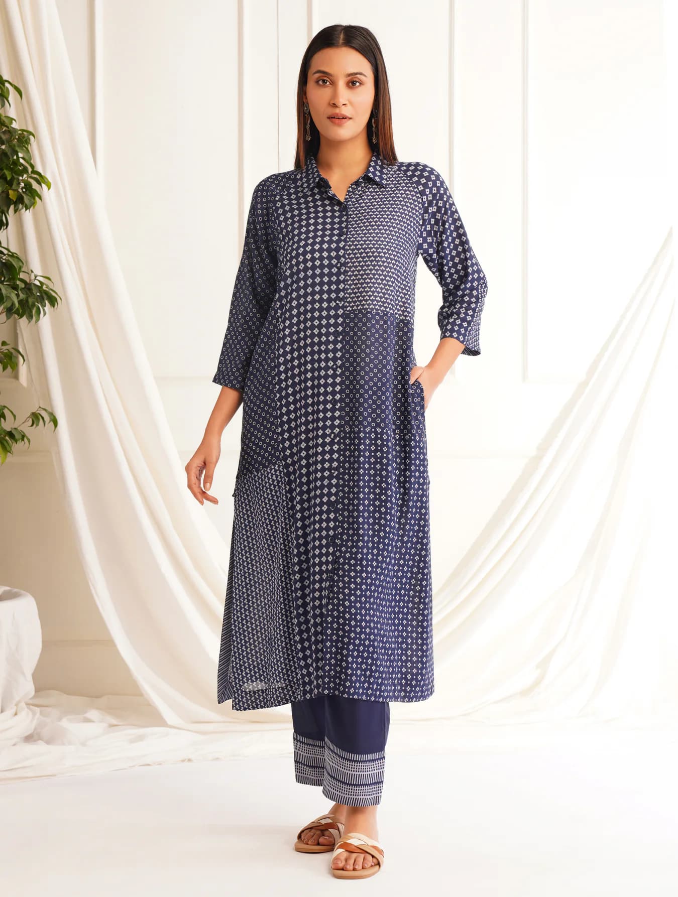 Women's Blue Casual Regular Fit Printed Three Quarter Sleeves Kurta