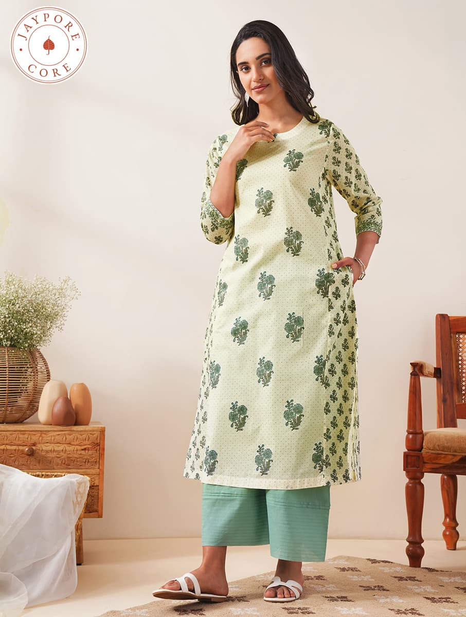 Women's Green Casual Regular Fit Printed Three Quarter Sleeves Kurta