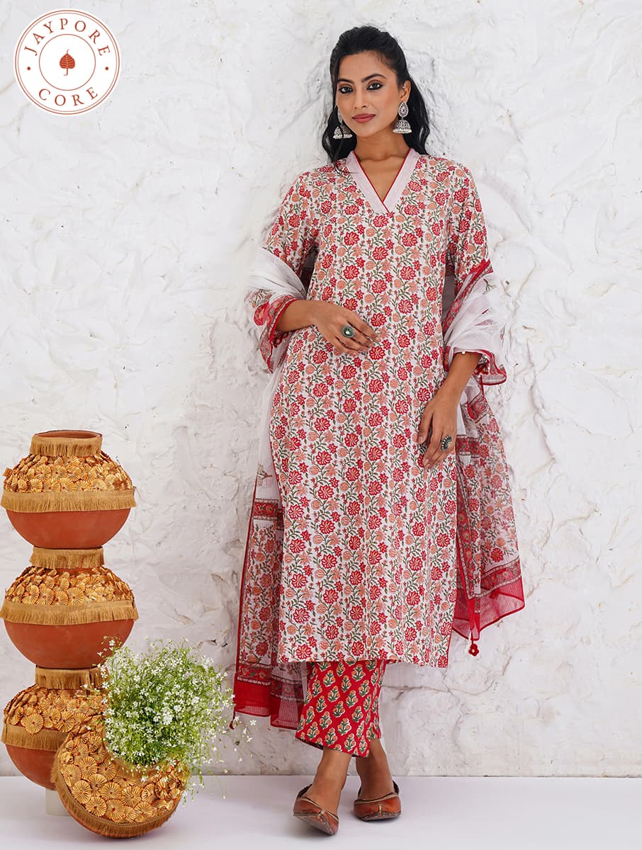 Women's Red Casual Regular Fit Printed Three Quarter Sleeves Kurta