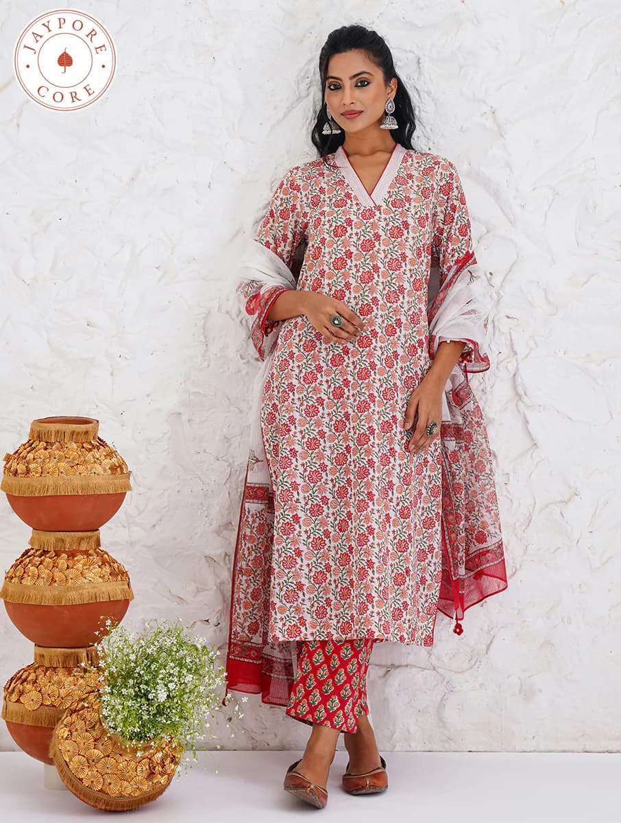 Women's Red Casual Regular Fit Printed Three Quarter Sleeves Kurta