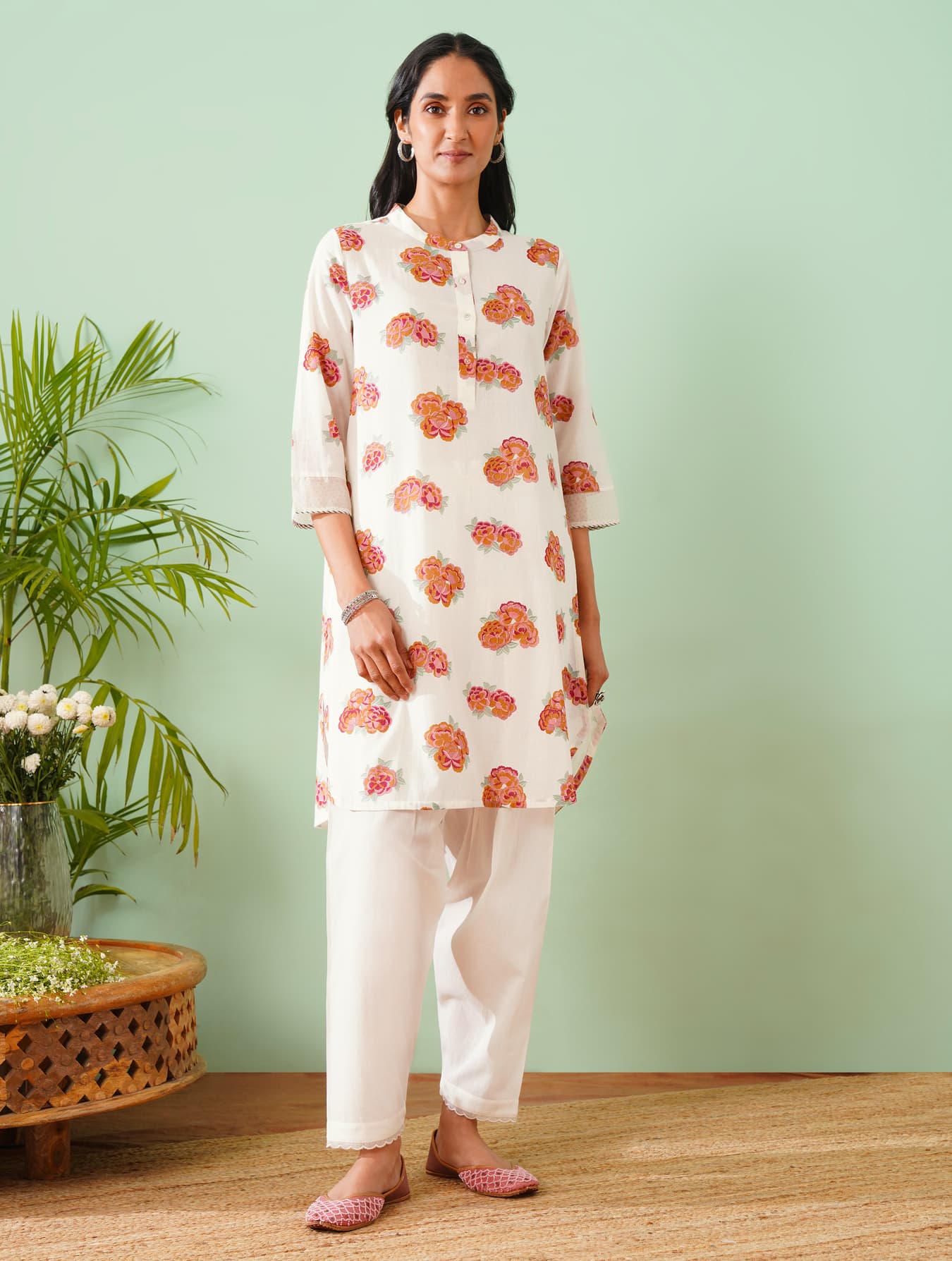 Women's White Casual Regular Fit Floral Three Quarter Sleeves Kurti